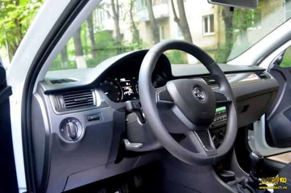 Повышенные требования: тест-драйв Skoda Rapid